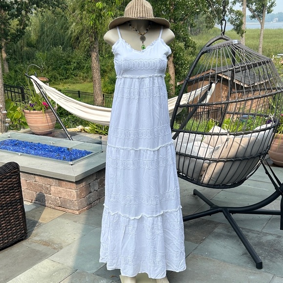 Jessica Simpson White Lace Maxi Dress size M - Picture 1 of 8